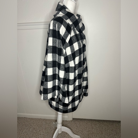 Ali Miles Black and White Plaid Cape size 2X - Picture 2 of 8